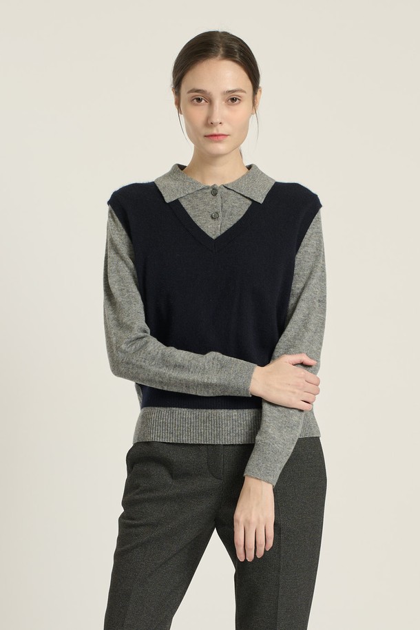 세련된 무드의 여성 레이어드 카라 풀오버입니다. 부드러운 촉감의 모, 나일론, 아크릴, 레이온, 라군 혼방 소재로 제작되어 가을, 겨울, 봄 시즌에 따뜻하게 착용할 수 있습니다. 베이직핏과 트렌디한 핏을 모두 갖춘 디자인으로, 캐주얼, 클래식, 미니멀 스타일 연출에 용이하며 출근룩, 데이트룩, 모임룩 등 다양한 TPO에 활용 가능합니다. MULTI M GRAY, LIGHT BEIGE 두 가지 색상 옵션으로 만나보세요. 
