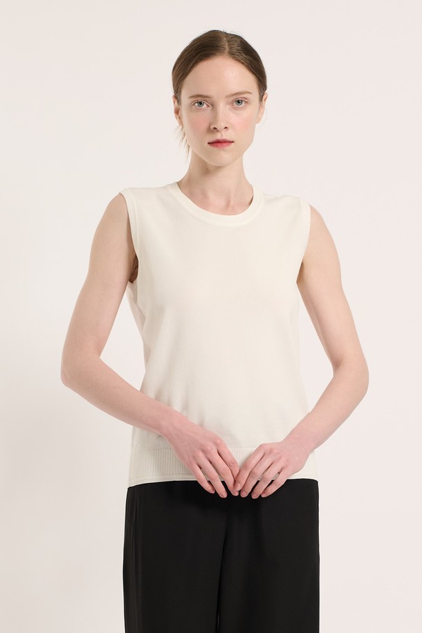 BCBG - 니트/가디건 - [25SU] 라운드넥 니트 슬리브리스 - OFF WHITE B5M3K37112