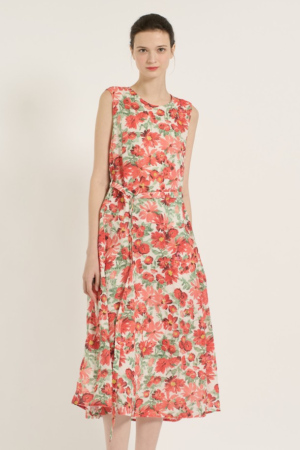 상큼한 플라워 패턴이 돋보이는 [25SU] 플라워 아사 원피스입니다. 부드러운 아사 소재의 루즈핏으로 편안한 착용감을 선사하며, 시원한 민소매와 플레어 치마 타입으로 여름철 여성스러운 스타일을 연출합니다. 라운드넥 디자인에 레드와 그린 컬러 옵션으로, 캐주얼하면서도 페미닌한 무드를 즐길 수 있는 아이템입니다.
