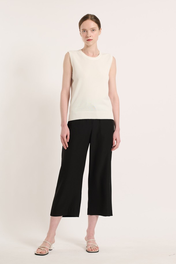 BCBG - 니트/가디건 - [25SU] 라운드넥 니트 슬리브리스 - OFF WHITE B5M3K37112
