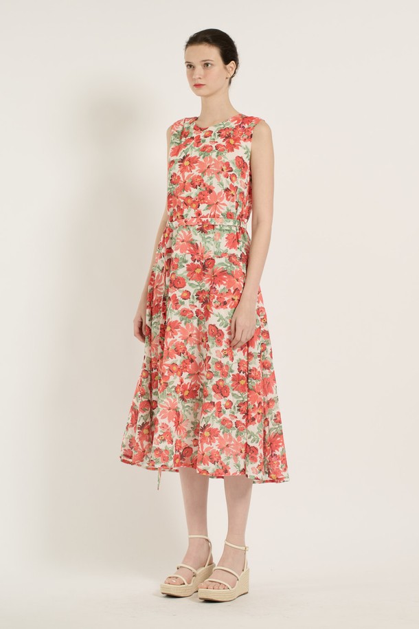 상큼한 플라워 패턴이 돋보이는 [25SU] 플라워 아사 원피스입니다. 부드러운 아사 소재의 루즈핏으로 편안한 착용감을 선사하며, 시원한 민소매와 플레어 치마 타입으로 여름철 여성스러운 스타일을 연출합니다. 라운드넥 디자인에 레드와 그린 컬러 옵션으로, 캐주얼하면서도 페미닌한 무드를 즐길 수 있는 아이템입니다.
