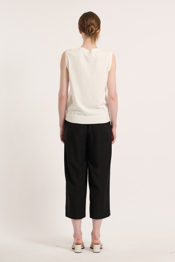 BCBG - 니트/가디건 - [25SU] 라운드넥 니트 슬리브리스 - OFF WHITE B5M3K37112