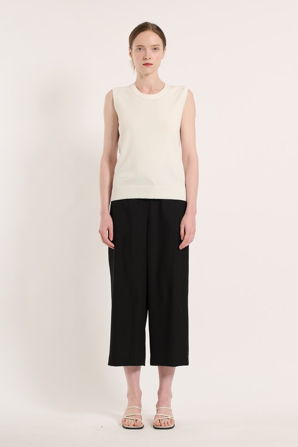 BCBG - 니트/가디건 - [25SU] 라운드넥 니트 슬리브리스 - OFF WHITE B5M3K37112