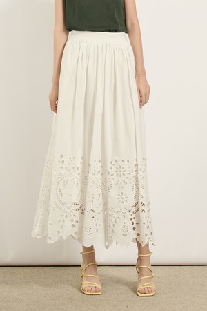 [25SU] 자수 롱 스커트 - WHITE B5M6S26010