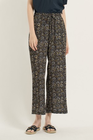 [25SU] 프린트 스트링 와이드팬츠 - NAVY B5B6P34155