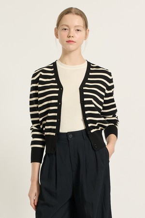 [25FA] 스트라이프 브이넥 니트 가디건 - BLACK B5F8G19099