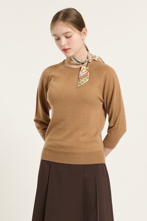 [25FA] 스카프 볼륨 실루엣 라운드넥 풀오버 - CAMEL B5C8K41180