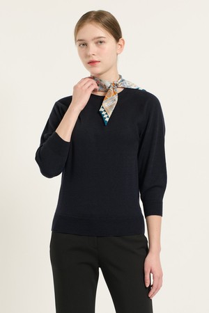 [25FA] 스카프 볼륨 실루엣 라운드넥 풀오버 - DARK NAVY B5C8K41156