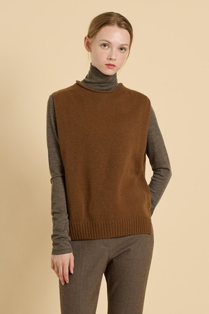 [25WT] 넥라인 니트 베스트 - CAMEL B5W9K57280