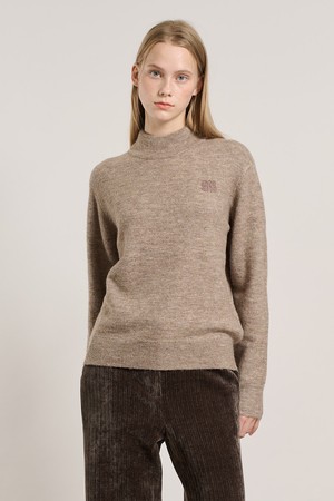 [25WT] 알파카 로고 반넥 풀오버 - DARK BEIGE A5WAK41173