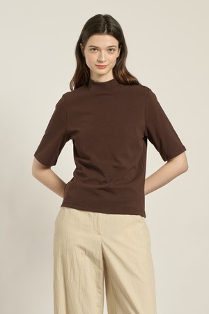 [26SP] 반넥 5부 티셔츠 - BROWN B6A2X42174