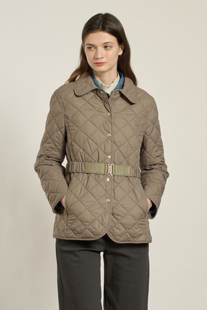 [26SP] 스탠카라 벨티드 샌드위치 퀼팅 자켓 - KHAKI B6A1R10345