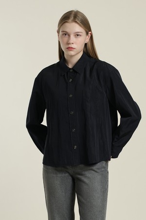 [26SU] 뒷밑단 플레어 단추 셔츠 - DARK NAVY B6B3B40656