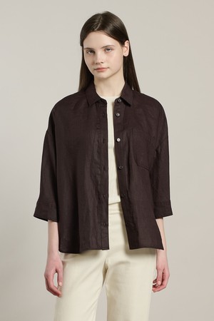 [26SU] 가슴포켓 린넨 블라우스 - DARK BROWN A6M3B40375