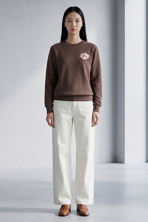 [26SP] 자수포인트 스웻셔츠 - BROWN A6S2X41274