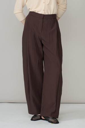 [26FA] 사이드절개 커브드팬츠 - DARK BROWN A6F7P30275