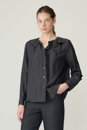 [26FA] 러플 칼라 블라우스  - DARK GRAY B6C8B43917