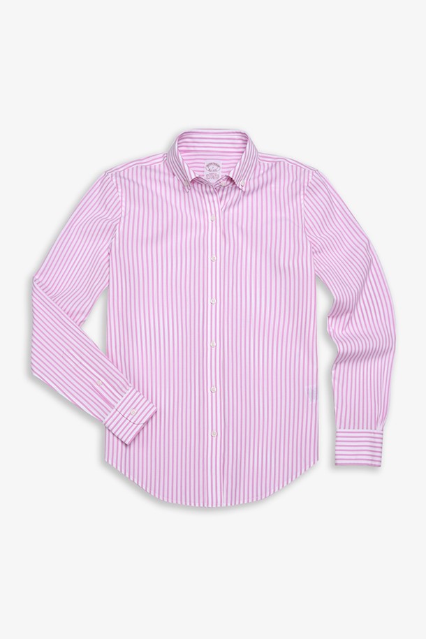 **[여성] 수피마 코튼 스트라이프 셔츠 (핑크)**는 부드러운 수피마 코튼 소재로 제작되어 얇고 쾌적한 착용감을 선사합니다. 클래식하고 베이직한 디자인에 핑크 컬러와 스트라이프 패턴이 더해져 여성스러운 분위기를 자아냅니다. 레귤러 핏과 칼라 디테일, 긴 소매 기장으로 데이트룩, 오피스룩, 출근룩 등 다양한 TPO에 활용하기 좋습니다. 주름 방지 처리로 관리가 용이하며, 미니멀, 클래식, 캐주얼 스타일을 즐기는 분들께 추천합니다. 봄, 여름 시즌에 산뜻하게 연출할 수 있는 아이템입니다.
