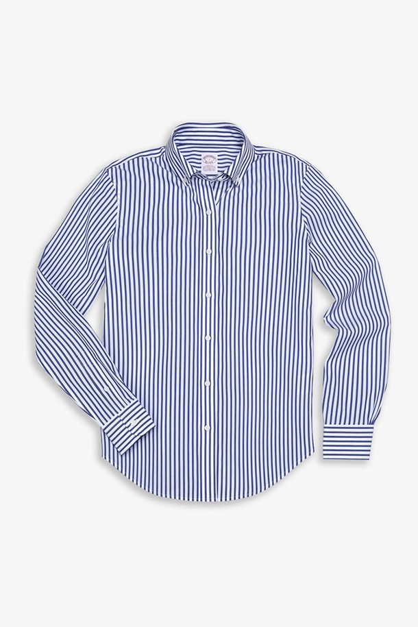 세련된 스타일을 완성할 여성 수피마 코튼 스트라이프 셔츠 (블루)입니다. 고급 수피마 코튼 소재로 제작되어 부드러운 촉감과 편안한 착용감을 선사합니다. 봄, 여름 시즌에 어울리는 긴 소매 디자인과 레귤러핏으로 제작되었으며, 주름 방지 기능으로 관리가 용이합니다. 베이직한 디자인의 스트라이프 패턴은 클래식, 미니멀, 캐주얼 등 다양한 스타일을 연출하며, 출근룩과 비즈니스 캐주얼에도 활용하기 좋습니다.
