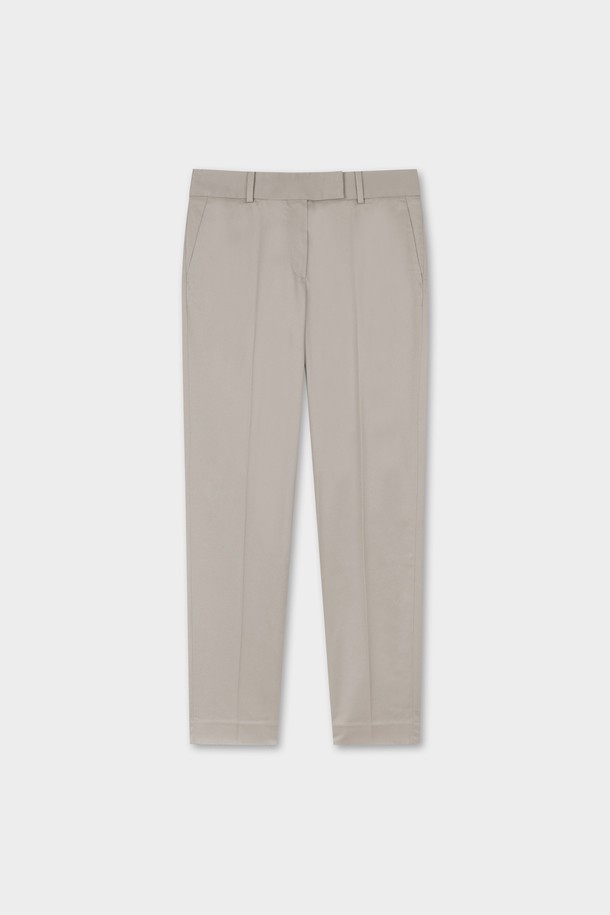 [여성] 코튼 어드벤티치 치노 (브리티시 카키)는 캐주얼하고 베이직한 스타일의 여성용 치노 팬츠입니다. 봄, 여름에 적합하며, 면 97%, 스판덱스 3% 혼방 소재로 제작되어 부드러운 촉감과 신축성을 제공합니다. 레귤러핏의 긴 기장 바지로, 데이트룩이나 쇼핑룩 등 다양한 TPO에 활용 가능합니다. 미니멀한 디자인으로 어떤 상의와도 잘 어울리며, 무지 패턴으로 깔끔함을 더했습니다. 편안하면서도 세련된 스타일을 연출해 보세요.
