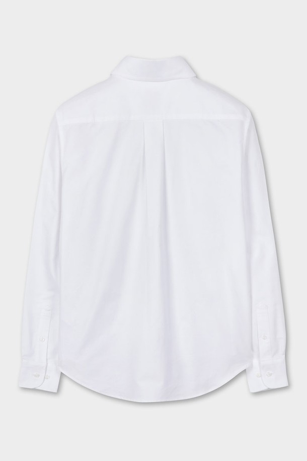 **[여성] 옥스포드 솔리드 셔츠 (화이트) (BBTHWM1542A)**

깔끔하고 세련된 스타일을 연출하는 여성 옥스포드 솔리드 셔츠입니다. 부드러운 면 소재로 제작되어 편안한 착용감을 선사하며, 레귤러 핏으로 제작되어 어떤 체형에도 잘 어울립니다. 폴로 버튼다운 칼라와 긴 소매 디자인으로 클래식하고 베이직한 느낌을 줍니다. 봄, 가을 계절에 오피스룩, 비즈니스 캐주얼, 출근룩 등 다양한 TPO에 활용하기 좋습니다. 미니멀, 프레피 스타일을 즐겨 입는 여성분들께 추천합니다.
