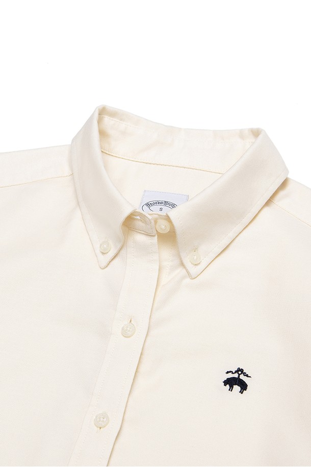 [여성] 여성 OCBD 셔츠 (옐로우) (BBTHWB0343GES)는 사계절 내내 활용 가능한 여성 셔츠입니다. 옐로우 컬러의 옥스포드 소재로 제작되어 클래식하고 베이직한 스타일을 연출하며, 캐주얼핏으로 편안하게 착용할 수 있습니다. 긴 소매와 칼라 디자인이 특징이며, 주름 방지 기능과 신축성 있는 소재로 활동성을 높였습니다. 가먼트 워시 처리를 통해 부드러운 촉감을 제공하여 오피스룩, 비즈니스 캐주얼, 출근룩 등 다양한 TPO에 활용 가능합니다. 클래식, 미니멀, 캐주얼 스타일을 선호하는 여성에게 적합합니다.
