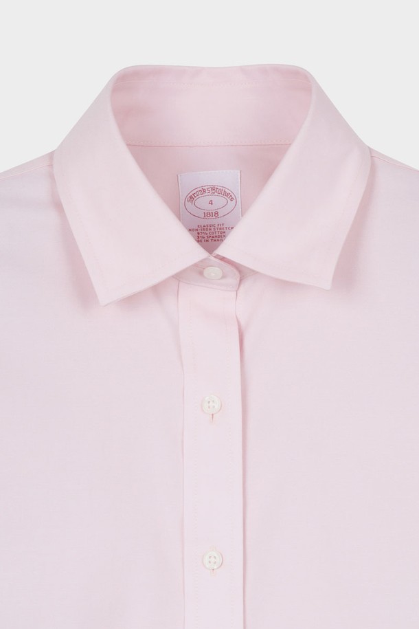 [여성] 수피마 코튼 클래식 셔츠 (핑크)는 비즈니스 및 포멀한 자리에 잘 어울리는 여성 셔츠입니다. 부드러운 촉감의 수피마 코튼 소재와 스판덱스를 혼방하여 편안한 착용감을 선사하며, 주름 방지 기능으로 관리가 용이합니다. 클래식한 디자인의 셔츠 칼라, 레귤러 기장, 긴소매, 클래식 핏으로 제작되어 오피스룩, 회의룩, 출근룩 등 다양한 TPO에 활용하기 좋습니다. 베이직한 무드의 핑크 컬러 무지 셔츠로, 사계절 내내 세련된 스타일을 연출할 수 있습니다.
