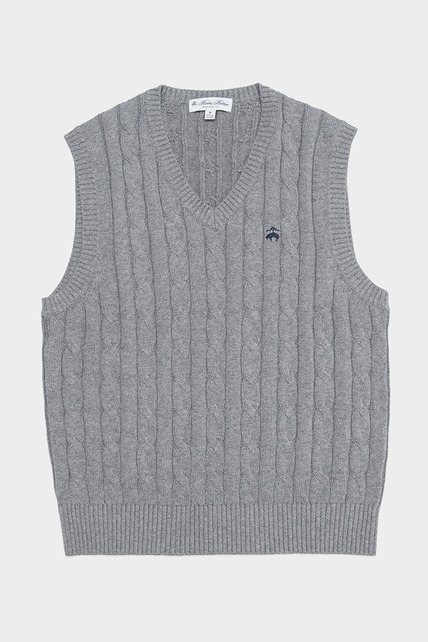 코튼 100% 케이블 베스트 (그레이)는 부드러운 촉감의 2합 20수 코마사 원사를 사용하여 제작된 베스트입니다. 7게이지 3합 케이블 구조로 두꺼움을 더했으며, 클래식과 베이직 스타일을 연출하기에 좋습니다. 봄, 가을에 데이트룩, 카페룩, 모임룩 등 다양한 TPO에 활용할 수 있습니다. 레귤러핏 V넥 디자인으로, 미니멀하면서도 캐주얼한 분위기를 낼 수 있습니다. 100% 코튼 소재로 제작되어 편안한 착용감을 선사합니다.
