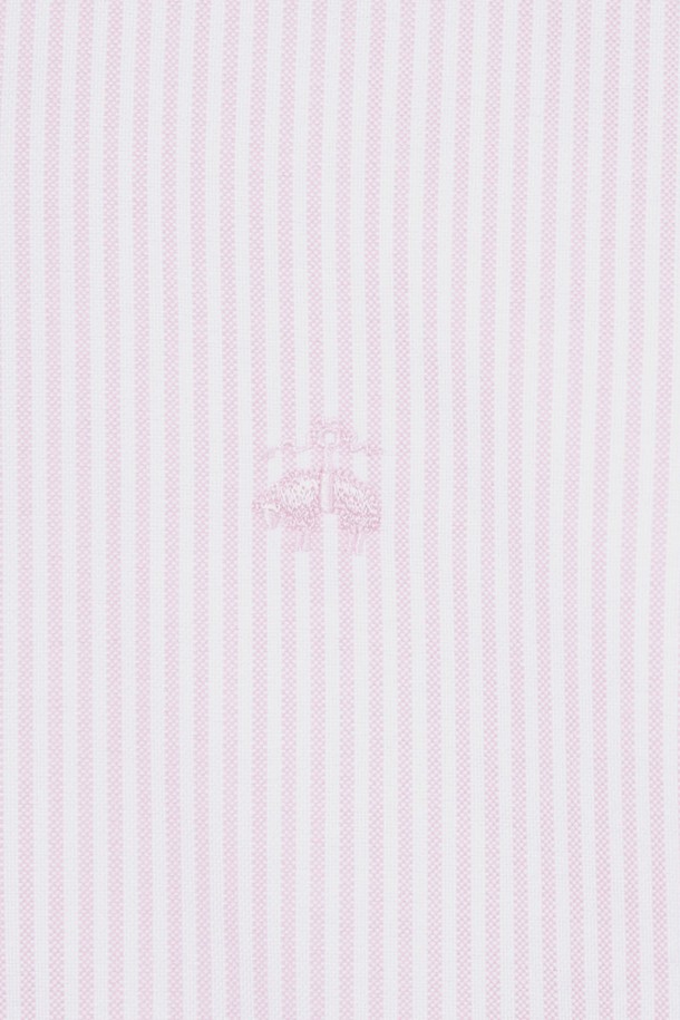 [여성] 옥스포드 스트라이프 셔츠 (핑크)는 얇은 두께감의 옥스포드 면 소재로 제작되어 봄, 여름 시즌에 시원하게 착용하기 좋습니다. 클래식한 무드의 레귤러핏 셔츠로, 폴로 버튼다운 칼라와 긴소매, 스트라이프 패턴 디자인이 특징입니다. 데이트룩, 카페룩, 출근룩 등 다양한 TPO에 매치하기 좋으며, 미니멀, 클래식, 캐주얼 스타일을 연출할 수 있습니다. 내구성이 뛰어나 빈티지한 감성을 더해주는 셔츠입니다.
