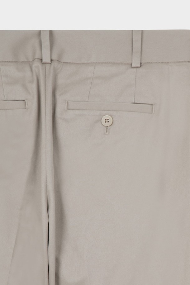 [여성] 코튼 어드벤티치 치노 (브리티시 카키)는 캐주얼하고 베이직한 스타일의 여성용 치노 팬츠입니다. 봄, 여름에 적합하며, 면 97%, 스판덱스 3% 혼방 소재로 제작되어 부드러운 촉감과 신축성을 제공합니다. 레귤러핏의 긴 기장 바지로, 데이트룩이나 쇼핑룩 등 다양한 TPO에 활용 가능합니다. 미니멀한 디자인으로 어떤 상의와도 잘 어울리며, 무지 패턴으로 깔끔함을 더했습니다. 편안하면서도 세련된 스타일을 연출해 보세요.
