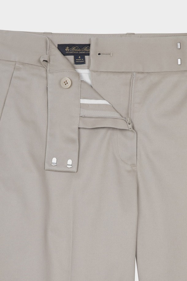 [여성] 코튼 어드벤티치 치노 (브리티시 카키)는 캐주얼하고 베이직한 스타일의 여성용 치노 팬츠입니다. 봄, 여름에 적합하며, 면 97%, 스판덱스 3% 혼방 소재로 제작되어 부드러운 촉감과 신축성을 제공합니다. 레귤러핏의 긴 기장 바지로, 데이트룩이나 쇼핑룩 등 다양한 TPO에 활용 가능합니다. 미니멀한 디자인으로 어떤 상의와도 잘 어울리며, 무지 패턴으로 깔끔함을 더했습니다. 편안하면서도 세련된 스타일을 연출해 보세요.
