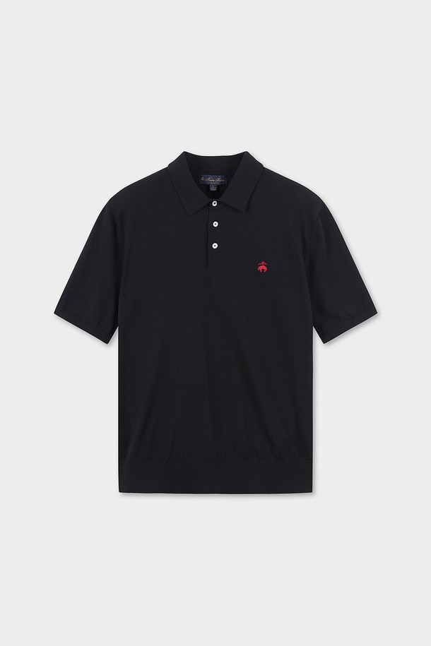 코튼 폴로 반팔 스웨터 (블랙)는 부드러운 면 소재로 제작되어 봄, 여름에 편안하게 착용할 수 있습니다. 레귤러 핏과 반소매 디자인으로 시원하고 활동적인 느낌을 주며, 일상 및 데이트룩, 카페룩에 잘 어울립니다. 클래식하고 베이직한 스타일을 기반으로, 가슴 부분의 로고 자수가 포인트로 들어가 미니멀하면서도 세련된 분위기를 연출합니다. 폴로넥 디자인으로 깔끔한 인상을 주어 다양한 스타일링에 활용하기 좋습니다. 얇은 두께감으로 가볍게 걸치기 좋으며, 부드러운 촉감이 특징입니다.
