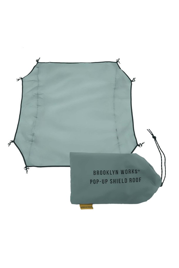 BW_팝업 도킹 텐트 쉴드 루프는 캠핑 및 아웃도어 활동 시 텐트 내부로 물이 스며드는 것을 방지하고 결로 현상을 완화하는 데 도움을 줍니다. 블랙, 그레이 색상으로 제공되며, 폴리에스테르 소재로 제작되어 방수 및 통기 기능이 뛰어납니다. 131 x 132 cm 사이즈, 210g의 가벼운 무게로 휴대가 용이하며, 월드루프, 파우치, 스트랩 & 후크, 폴 커버가 함께 제공됩니다.
