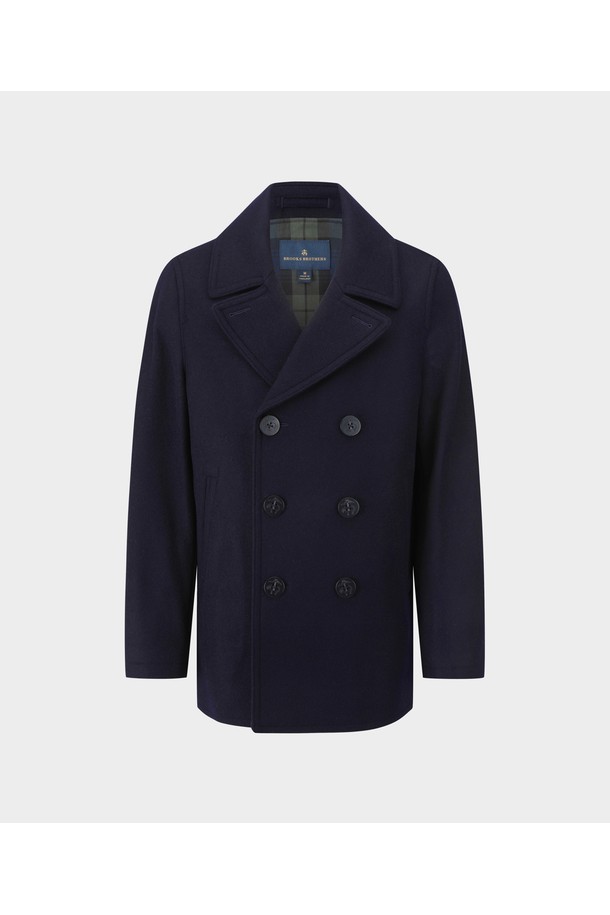 세련된 무드의 네이비 컬러 울 피코트입니다. 클래식하고 모던한 스타일로, 겨울과 간절기에 착용하기 좋습니다. 두꺼운 두께감으로 보온성을 높였으며, 레귤러핏으로 편안하게 착용 가능합니다. 더블 버튼 여밈 방식과 숏 기장의 디자인으로, 다양한 룩에 활용하기 좋습니다. 사이드 포켓 디테일로 실용성을 더했습니다. 겨울 데일리룩, 출근룩, 모임룩 등 폭넓게 활용할 수 있으며, 미니멀하고 시크한 스타일을 연출하기에 좋습니다.
