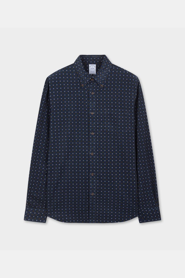 네이비 컬러의 코듀로이 페이즐리 패턴 셔츠(BBTHMMF402)입니다. 부드러운 촉감의 코듀로이와 면 혼방 소재로 제작되어, 사계절 내내 활용 가능합니다. 레귤러 핏에 긴 소매, 칼라 디테일로 캐주얼하면서도 클래식한 스타일을 연출합니다. 워싱 가공을 통해 자연스러운 색감을 살렸으며, 단독으로 또는 이너웨어와 레이어드하여 다양한 스타일을 시도할 수 있습니다. 치노 팬츠나 데님과 매치하여 데이트룩, 카페룩 등 다채로운 TPO에 활용해보세요.
