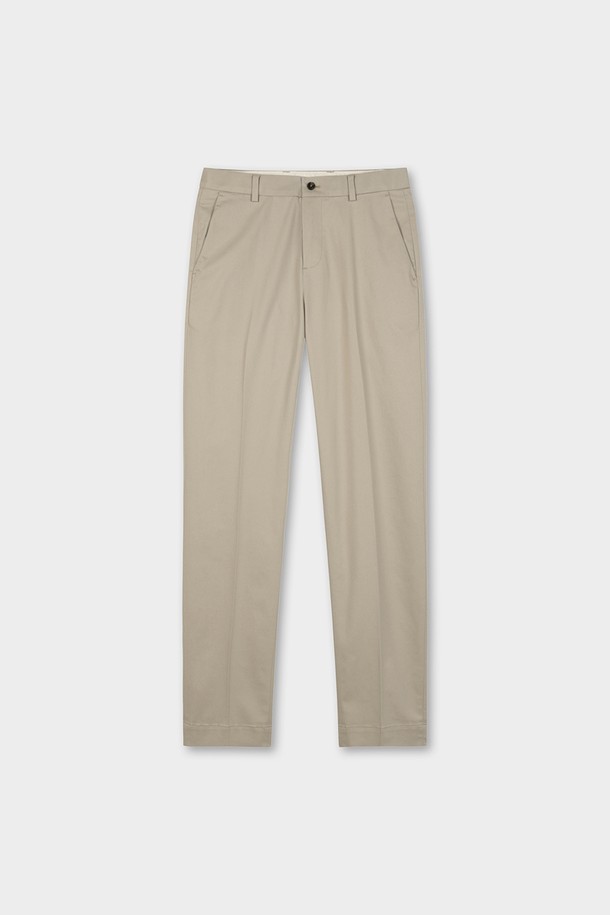 레귤러핏의 브리티쉬카키 컬러 코튼 스트레치 어드밴티지 치노 (BBPCMFZ502)입니다. 면 소재로 제작되어 편안한 착용감을 제공하며, 봄, 여름, 가을 세 계절 모두 활용 가능합니다. 베이직하고 캐주얼한 스타일로, 출근룩이나 비즈니스 캐주얼에도 적합합니다. 레귤러핏 디자인에 스트레치 기능까지 더해져 활동성을 높였습니다. 미니멀, 클래식 스타일을 선호하는 남성분들께 추천하는 긴 기장의 치노팬츠입니다.
