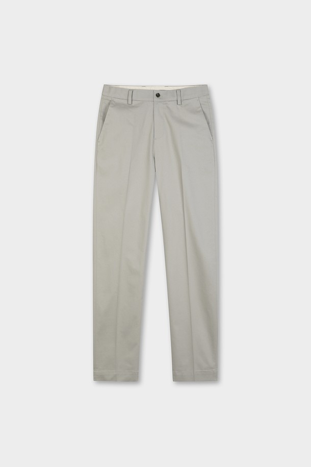 베이직하고 캐주얼한 스타일의 남성용 레귤러핏 코튼 스트레치 어드밴티지 치노입니다. 부드러운 면 소재로 제작되어 편안한 착용감을 선사하며, 봄, 여름, 가을 3계절 모두 활용 가능합니다. 카키 컬러의 무지 디자인으로 어떤 상의에도 잘 어울리며, 일상복으로 활용하기 좋습니다. 스트레치 기능이 더해져 활동성을 높인 긴 바지 치노팬츠입니다. 미니멀하고 클래식한 스타일을 선호하는 남성에게 추천합니다.
