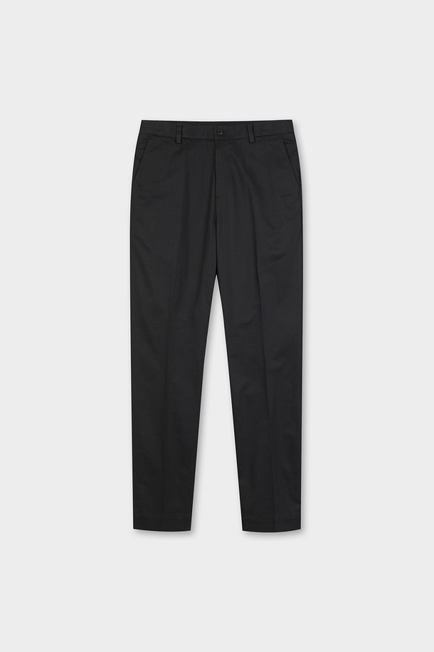 슬림핏 코튼 스트레치 어드밴티지 치노 (블랙) (BBPCMFZ501)는 남성용 치노 팬츠입니다. 부드러운 면 소재에 스트레치 기능이 더해져 편안한 착용감을 제공하며, 봄, 여름, 가을 세 계절 모두 활용 가능합니다. 슬림핏 디자인으로 캐주얼하면서도 미니멀한 스타일을 연출하며, 출근룩이나 비즈니스 캐주얼에도 적합합니다. 블랙 컬러의 무지 디자인으로 다양한 상의와 손쉽게 매치하여 클래식한 스타일을 완성할 수 있습니다.
