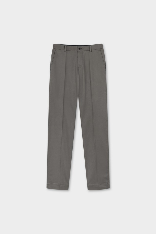 **레귤러핏 헤비웨이트 어드밴티지 치노 (마그넷) (BBPCMMZ532)**

탄탄한 면 소재의 레귤러핏 치노 팬츠입니다. 차분하고 세련된 마그넷 컬러와 베이직한 디자인으로, 다양한 상의와 손쉽게 매치할 수 있습니다. 두꺼운 두께감으로 사계절 내내 착용 가능하며, 출근룩과 비즈니스 캐주얼 스타일, 캐주얼, 클래식, 미니멀 스타일 연출에 적합합니다. 
