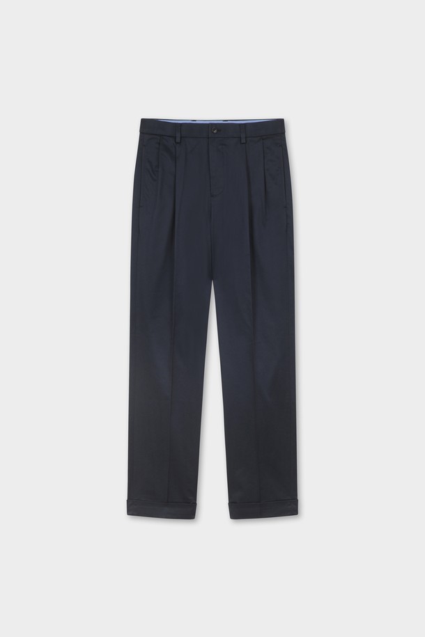 **트레디셔널핏 라이트웨이트 어드밴티지 치노 (네이비) (BBPCMMZ503)**는 남성용 치노 팬츠입니다. 얇은 두께감의 면 소재로 제작되어 봄, 여름철에 시원하게 착용하기 좋습니다. 트레디셔널핏과 레귤러핏으로 제작되어 클래식하고 베이직한 스타일을 연출하며, 출근룩 및 비즈니스 캐주얼에 적합합니다. 네이비 컬러의 무지 디자인으로 미니멀하고 세련된 스타일을 완성할 수 있습니다. 부드러운 촉감의 라이트웨이트 소재로 편안한 착용감을 선사합니다.
