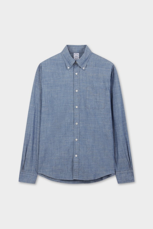 다크인디고 컬러의 코튼 샴브레이 셔츠입니다. 부드러운 촉감의 면 소재로 제작되어 봄, 여름 시즌에 시원하게 착용하기 좋습니다. 루즈핏 크롭 기장으로 캐주얼하면서도 트렌디한 스타일을 연출하며, 데이트룩, 여행룩 등 다양한 TPO에 활용 가능합니다. 베이직한 디자인에 샴브레이 원단의 은은한 질감이 더해져 미니멀, 클래식 스타일을 선호하는 여성분들께 추천합니다. 긴 소매와 카라 디테일로 깔끔한 룩을 완성해보세요.
