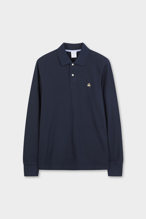 네이비 컬러의 코튼 피케 폴로셔츠(BBNTMFF302)입니다. 부드러운 촉감의 면 소재로 제작되어 봄, 여름 시즌에 편안하게 착용하기 좋습니다. 베이직하고 캐주얼한 스타일로, 레귤러 핏과 긴 소매 기장, 폴로넥 디자인이 특징입니다. 비즈니스 캐주얼 또는 출근룩에 활용하기 좋으며, 캐주얼, 클래식, 미니멀 스타일을 즐기는 분들께 추천합니다. 무지 디자인으로 다양한 하의와 매치하여 폭넓은 스타일을 연출할 수 있습니다.
