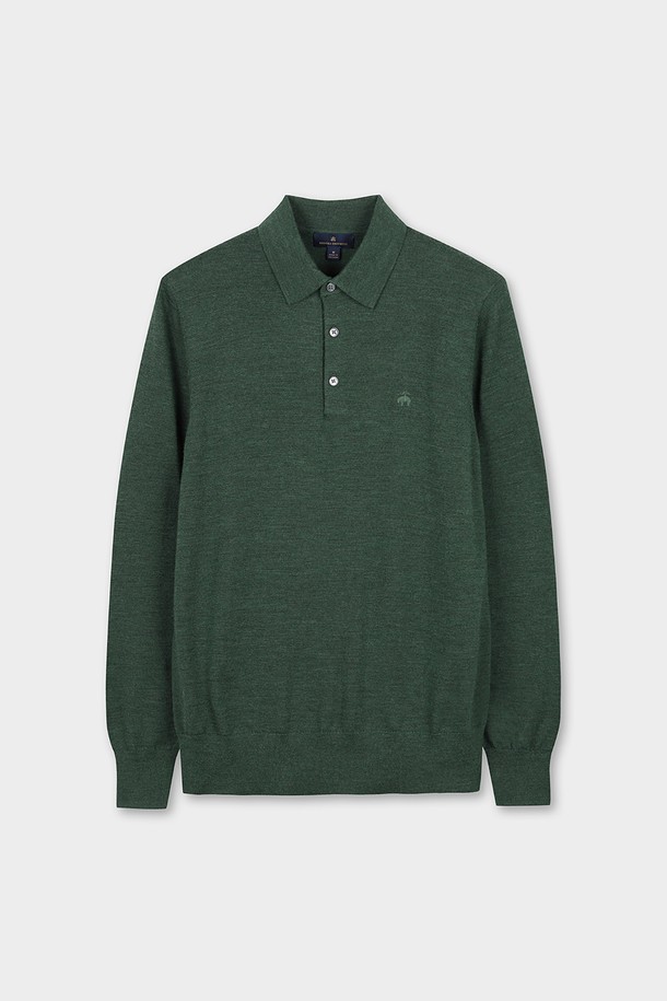 메리노울 로고 폴로 스웨터 (다크그린) (BBWTMNF301)는 부드러운 촉감의 메리노울 소재로 제작된 남성용 긴소매 스웨터입니다. 다크 그린 컬러의 레귤러핏 폴로넥 스타일로, 로고 디테일이 돋보이는 베이직하고 클래식한 디자인입니다. 두께감이 있어 가을, 겨울철에 따뜻하게 착용 가능하며, 출근룩, 비즈니스 캐주얼, 모임룩 등 다양한 TPO에 활용할 수 있습니다. 미니멀하고 캐주얼한 스타일을 연출하기에 좋은 아이템입니다.
