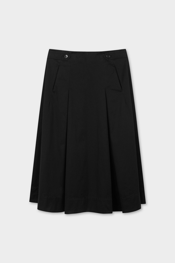 [여성] 코튼 트윌 스커트 (블랙)는 베이직하고 미니멀한 스타일의 A라인 스커트입니다. 봄, 여름, 가을 계절에 착용하기 좋으며, 일상, 출근룩, 모임룩 등 다양한 TPO에 활용 가능합니다. 얇고 뻣뻣한 코튼 트윌 소재로 제작되어 시원하고 깔끔한 실루엣을 연출합니다. 플리츠 디자인과 레귤러핏으로 편안하면서도 세련된 분위기를 더합니다. 무지 패턴의 블랙 컬러로 미니멀, 클래식, 캐주얼 등 어떤 스타일에도 매치하기 용이합니다.
