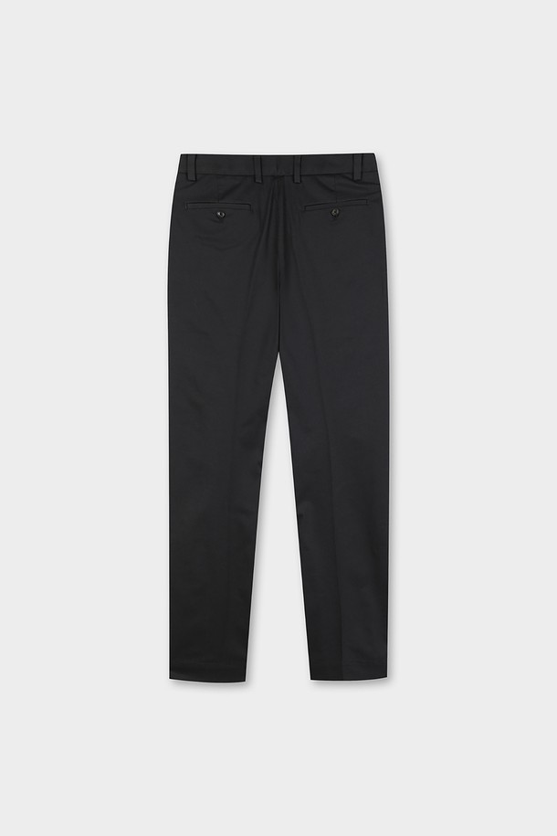 슬림핏 코튼 스트레치 어드밴티지 치노 (블랙) (BBPCMFZ501)는 남성용 치노 팬츠입니다. 부드러운 면 소재에 스트레치 기능이 더해져 편안한 착용감을 제공하며, 봄, 여름, 가을 세 계절 모두 활용 가능합니다. 슬림핏 디자인으로 캐주얼하면서도 미니멀한 스타일을 연출하며, 출근룩이나 비즈니스 캐주얼에도 적합합니다. 블랙 컬러의 무지 디자인으로 다양한 상의와 손쉽게 매치하여 클래식한 스타일을 완성할 수 있습니다.
