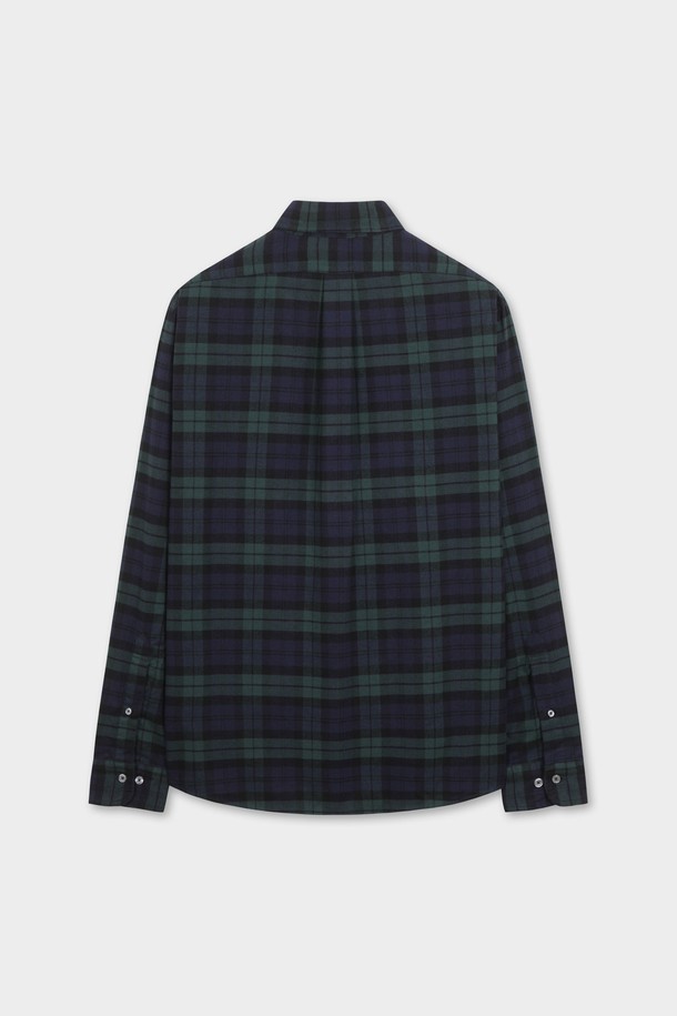 소멜로스 플란넬 체크 셔츠 (멀티) (BBTHMMF401)는 남성용 상의입니다. 부드러운 촉감의 플란넬 소재로 제작되었으며, 가을과 겨울에 착용하기 좋은 두꺼운 두께감을 자랑합니다. 캐주얼, 베이직 스타일의 루즈핏 셔츠로, 다양한 멀티, 네이비, 그린 컬러의 체크 패턴이 돋보입니다. 칼라 넥라인과 긴 소매, 버튼다운 디자인으로 클래식하면서도 미니멀한 무드를 연출합니다. 일상복으로 활용하기 좋은 아이템입니다.
