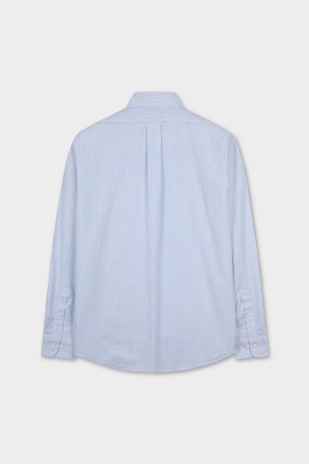 논아이론 옥스포드 캔디 스트라이프 셔츠 (블루) (BBTHMFF302)는 남성용 셔츠로, 봄과 여름에 착용하기 좋습니다. 부드러운 촉감의 면 소재에 논아이론 기능을 더하여 편안함과 관리가 용이합니다. 베이직하고 캐주얼한 스타일로, 레귤러핏에 긴소매 기장이며 차이나칼라 디자인으로 제작되었습니다. 얇은 두께감과 옥스포드 원단, 캔디 스트라이프 패턴이 특징이며, 비즈니스 캐주얼 및 출근룩, 캐주얼, 클래식, 미니멀 스타일 연출에 적합합니다.
