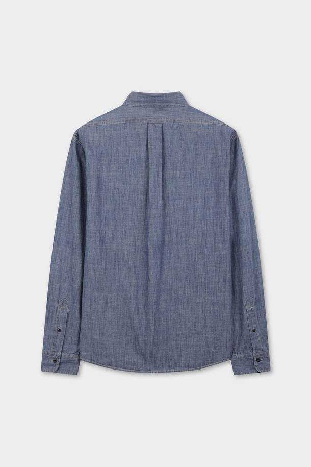 남성용 샴브레이 워크셔츠 (인디고)입니다. 데님 소재의 레귤러핏 긴소매 셔츠로, 봄, 가을에 착용하기 좋습니다. 차이나칼라와 포켓 디테일이 돋보이며, 워크웨어 스타일과 베이직한 디자인으로 캐주얼하고 클래식한 분위기를 연출합니다. 출근룩과 데이트룩에 모두 잘 어울리는 활용도 높은 아이템입니다.
