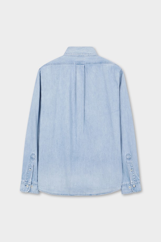 가볍고 시원한 코튼 샴브레이 셔츠 (라이트인디고) (BBTHMMF307)는 봄, 여름 시즌에 적합한 남성 셔츠입니다. 부드러운 촉감의 샴브레이 면 소재로 제작되어 편안한 착용감을 선사하며, 레귤러 핏과 긴 소매 기장으로 깔끔한 실루엣을 연출합니다. 베이직하고 캐주얼한 스타일로, 일상복뿐만 아니라 출근룩이나 비즈니스 캐주얼에도 활용 가능합니다. 차이나 칼라 디자인과 가슴 포켓 디테일이 특징이며, 미니멀, 클래식한 스타일을 선호하는 분들께 추천합니다. 라이트인디고 컬러는 어떤 하의와도 잘 어울려 다양한 스타일링을 연출할 수 있습니다.
