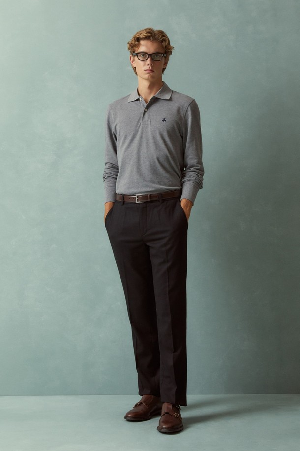 코튼 피케 폴로셔츠 (그레이) (BBNTMFF302)는 베이직한 스타일을 추구하는 남성들을 위한 레귤러핏 폴로셔츠입니다. 봄, 여름 시즌에 적합하며, 출근룩 및 비즈니스 캐주얼에 활용하기 좋습니다. 면 소재의 피케 원단으로 제작되어 편안한 착용감을 제공하며, 무지 디자인과 긴 소매 기장으로 클래식하면서도 미니멀한 스타일을 연출합니다. 폴로넥 디자인은 세련된 느낌을 더해주며, 다양한 하의와 매치하여 캐주얼한 룩을 완성할 수 있습니다.
